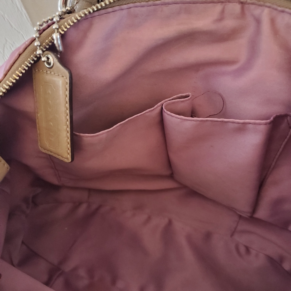 Handbag - Picture 3 of 10
